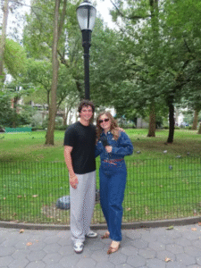 Wanita NYC meninggalkan aplikasi kencan demi acara ‘Where Hot Guys Eat IRL’ — dan para bujangan Apple yang memenuhi syarat sangat senang: ‘Ya Tuhan, saya mendapat begitu banyak DM’